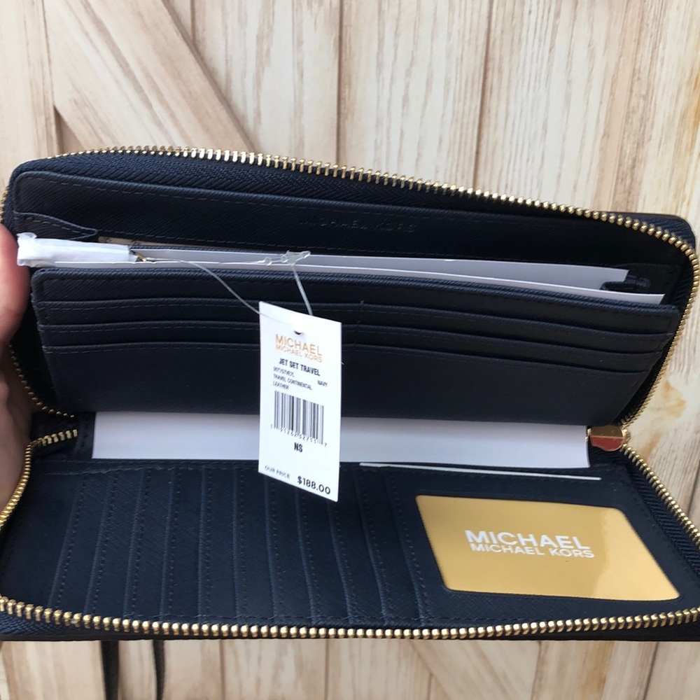 Nwt Michael kors jet set travel  wristlet - Picture 5 of 6